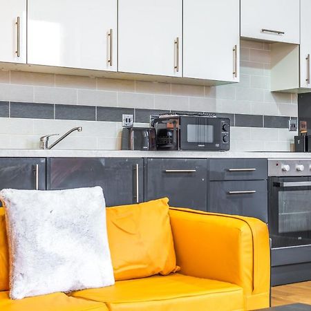 Spacious City Centre Apartment - Sleeps 8 リヴァプール エクステリア 写真