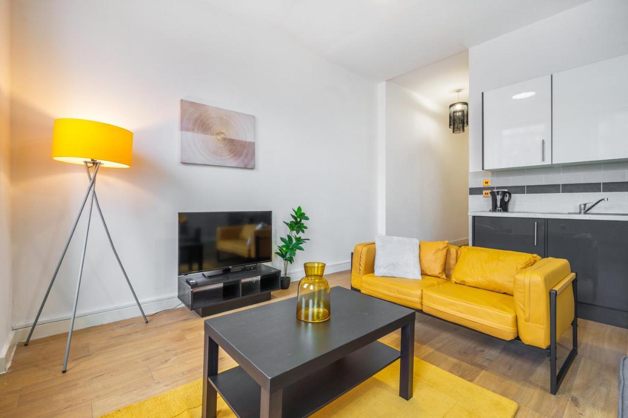 Spacious City Centre Apartment - Sleeps 8 リヴァプール エクステリア 写真