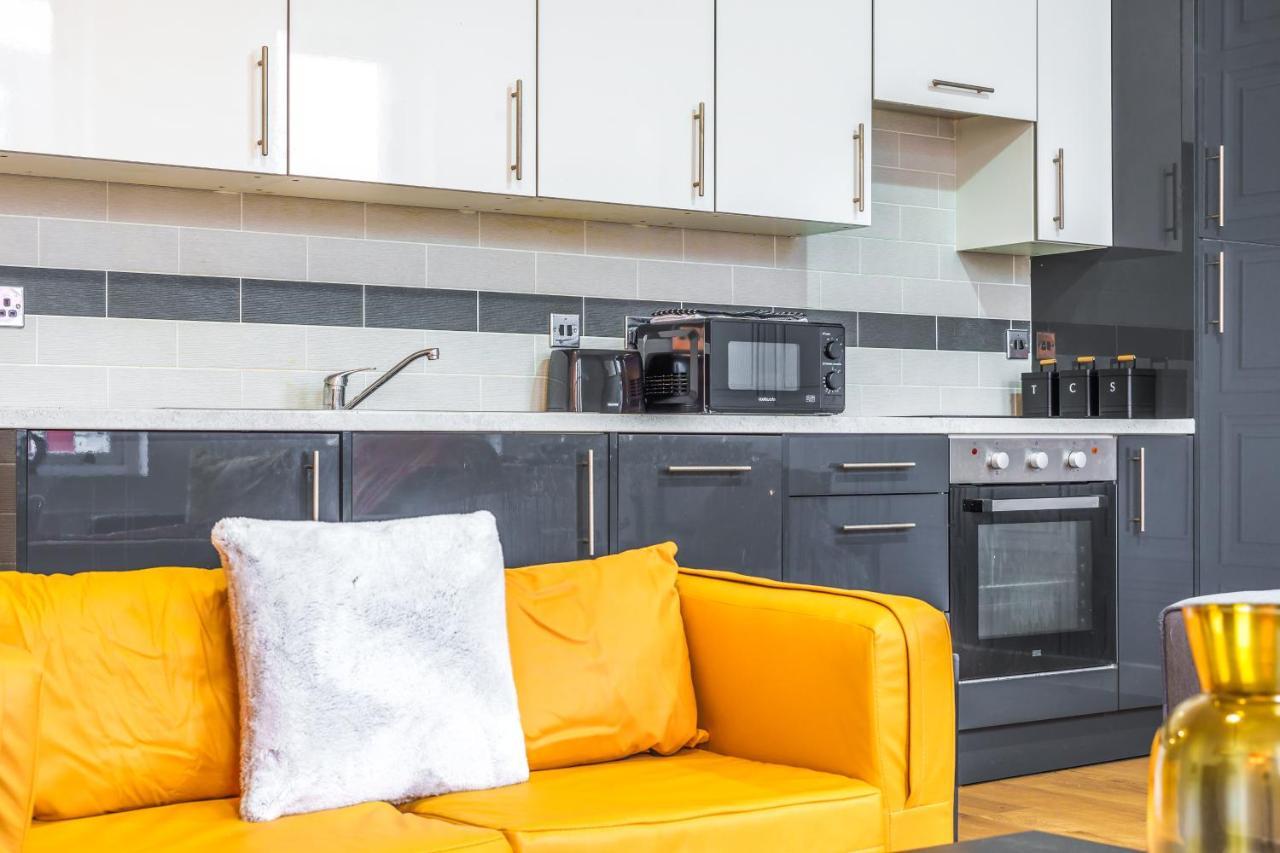 Spacious City Centre Apartment - Sleeps 8 リヴァプール エクステリア 写真