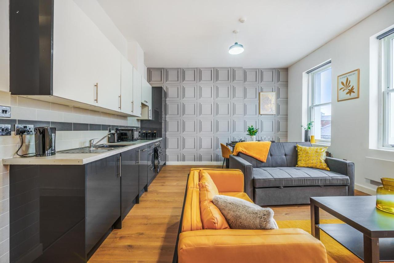 Spacious City Centre Apartment - Sleeps 8 リヴァプール エクステリア 写真