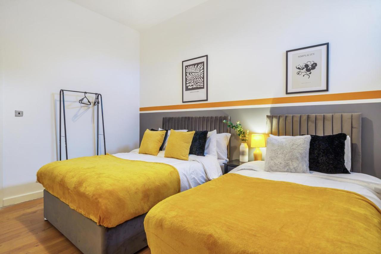 Spacious City Centre Apartment - Sleeps 8 リヴァプール エクステリア 写真
