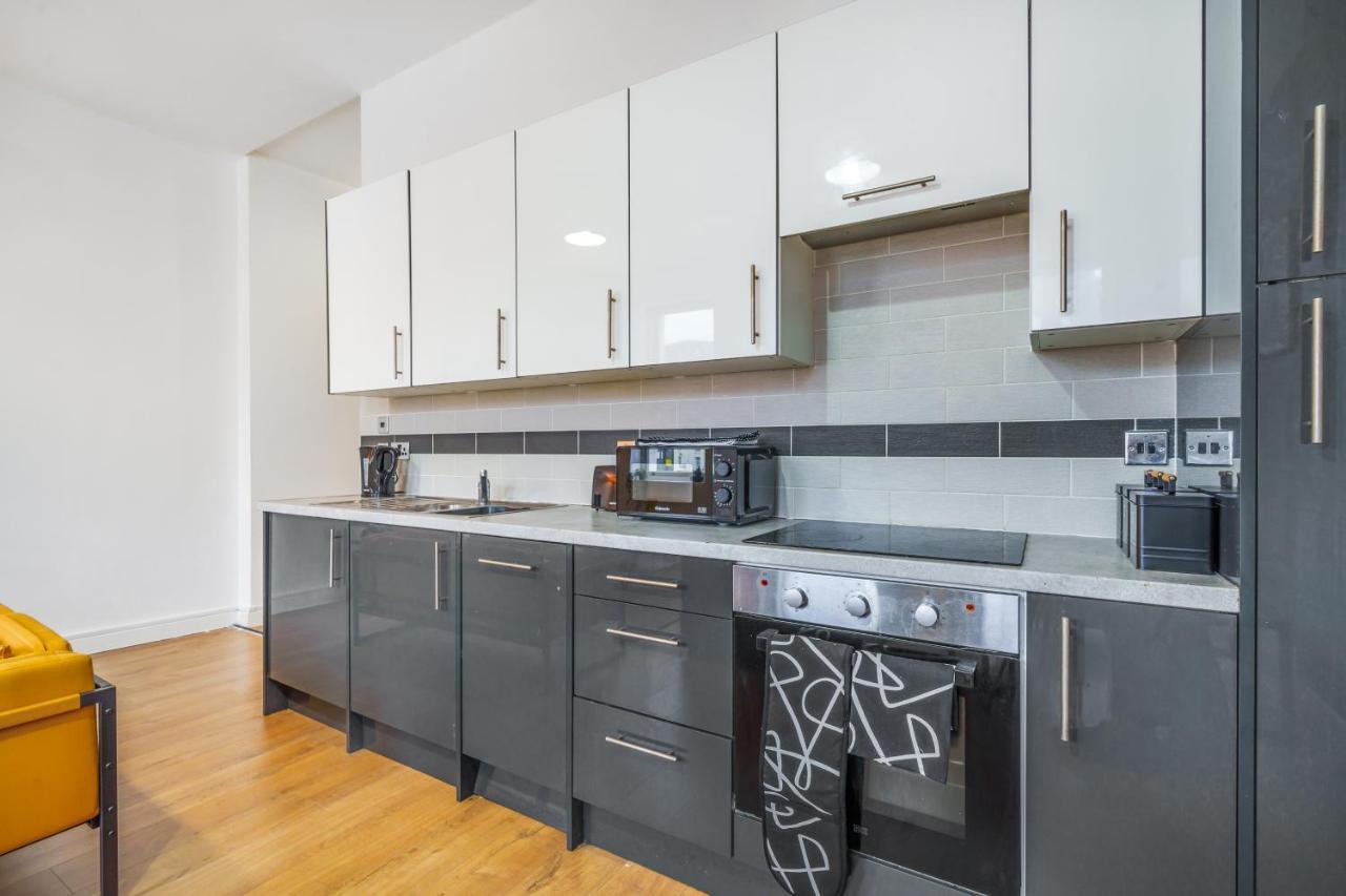 Spacious City Centre Apartment - Sleeps 8 リヴァプール エクステリア 写真