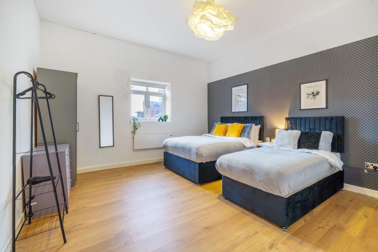 Spacious City Centre Apartment - Sleeps 8 リヴァプール エクステリア 写真