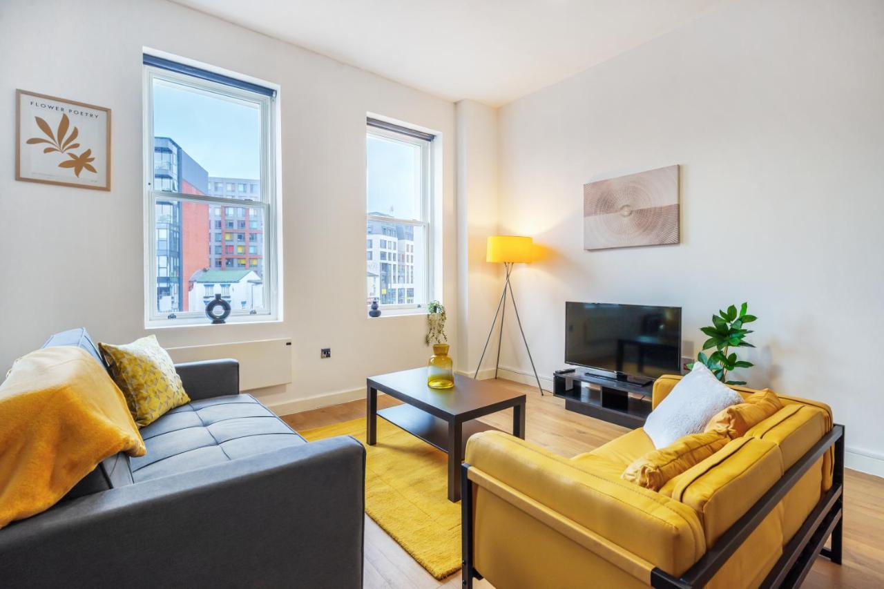 Spacious City Centre Apartment - Sleeps 8 リヴァプール エクステリア 写真